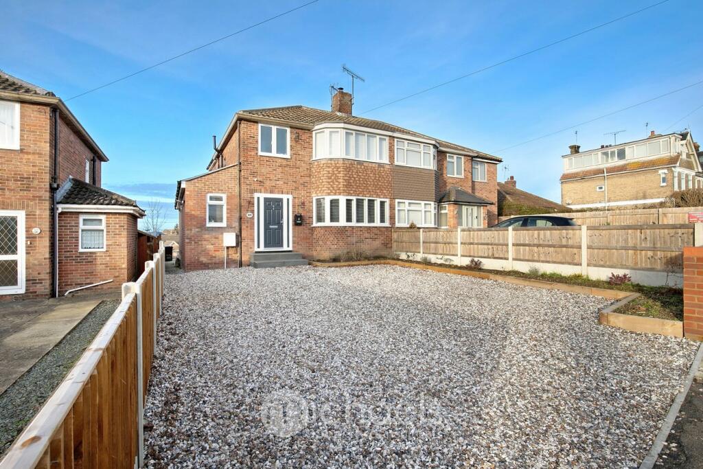 3 bedroom semidetached house for sale in Mile End Road, Colchester