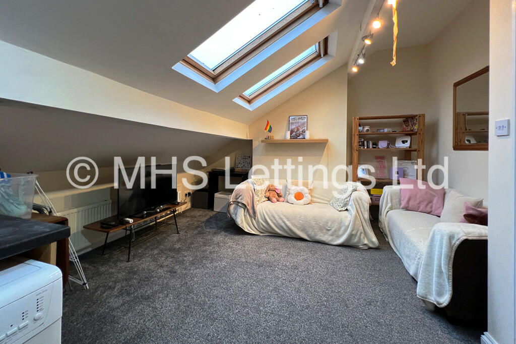 Main image of property: Flat 4, 7 Midland Road, Leeds, LS6 1BQ