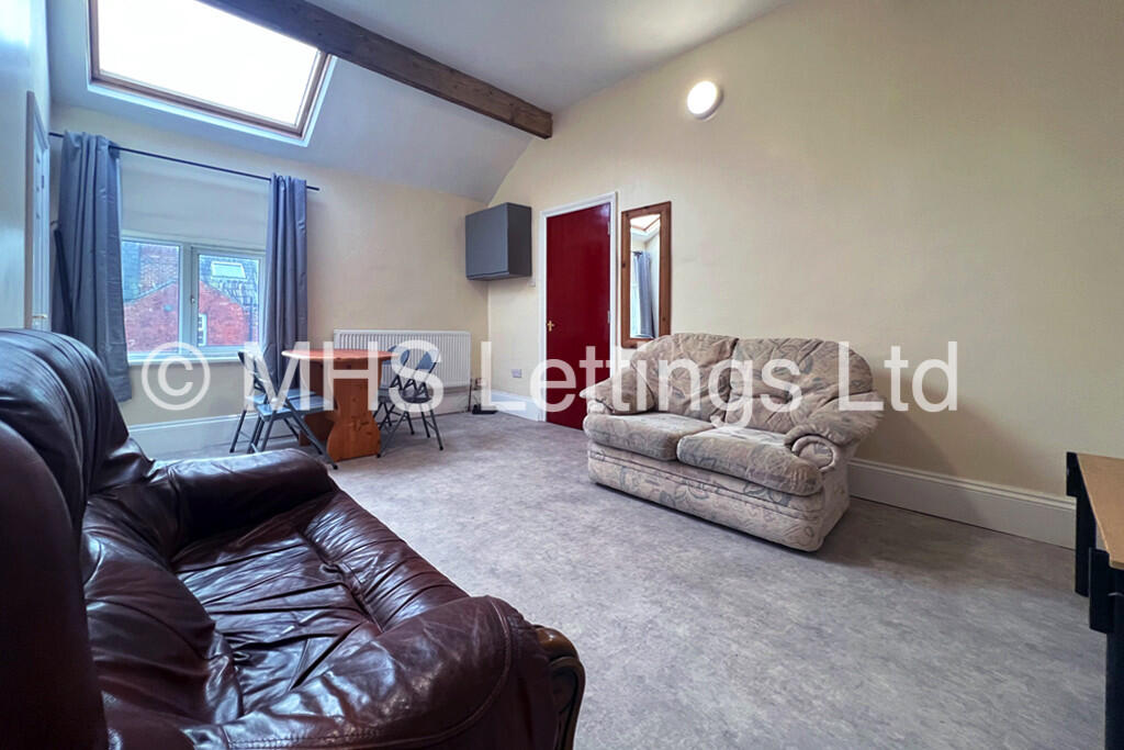 Main image of property: Flat 9, 3 Moorland Road, Leeds, LS6 1AL