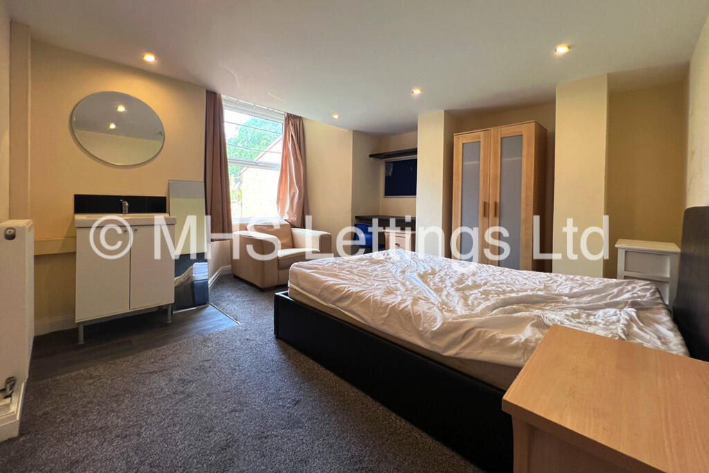 Main image of property: Room 2, 4 Midland Road, Leeds, LS6 1BQ