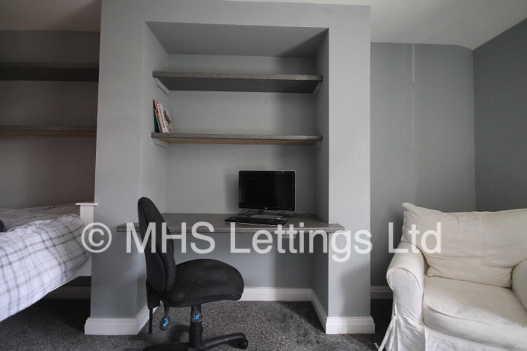 Main image of property: Room 7, 4 Midland Road, Leeds, LS6 1BQ