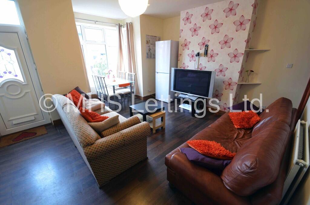 Main image of property: 42 Brudenell Mount, Leeds, LS6 1HS