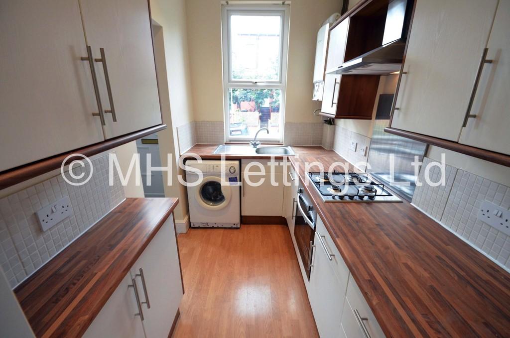 3 bedroom terraced house for rent in 66 Woodside Avenue, Leeds, LS4 2QX, LS4