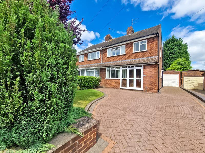 3 bedroom semidetached house for sale in Lawnswood Avenue