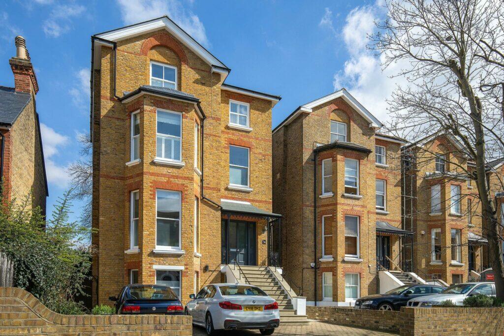 Studio flat for sale in Onslow Road, Richmond Hill, TW10