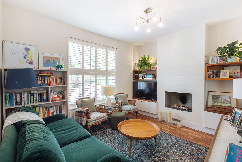Main image of property: Dunstable Road, Richmond