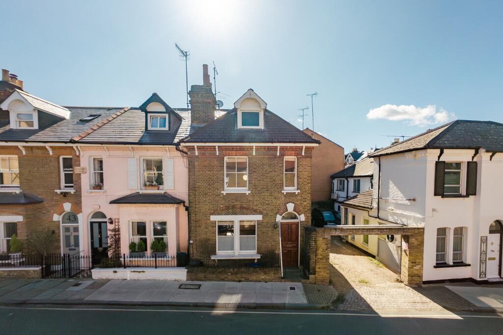 Main image of property: The Vineyard, Richmond Hill