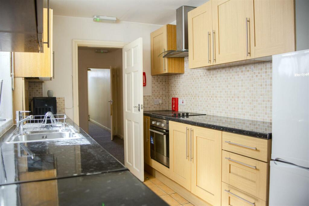 2 bedroom flat for rent in Raddlebarn Road, Birmingham, B29
