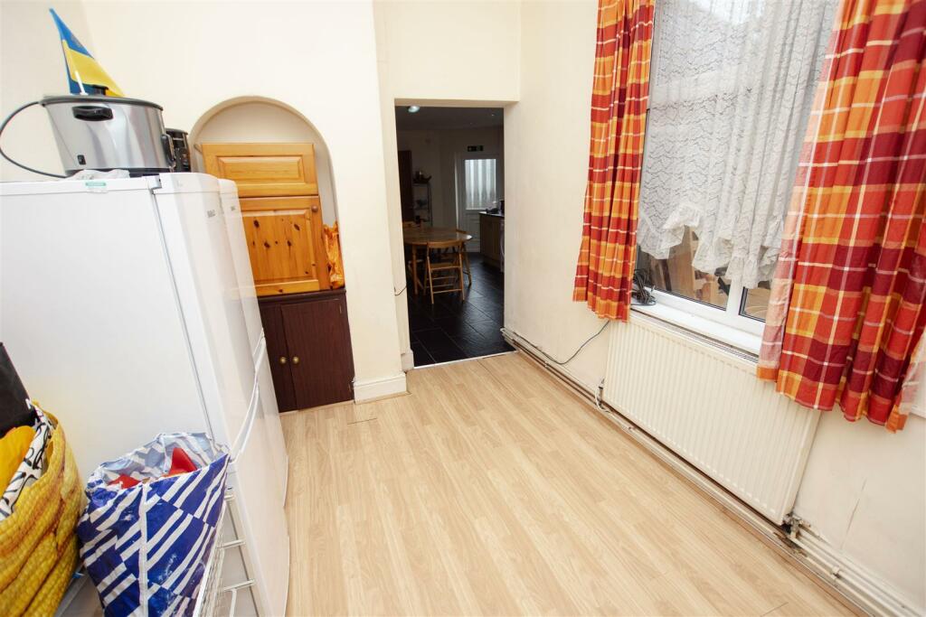 5 bedroom flat for rent in Pershore Road, Selly Park, Birmingham, B29