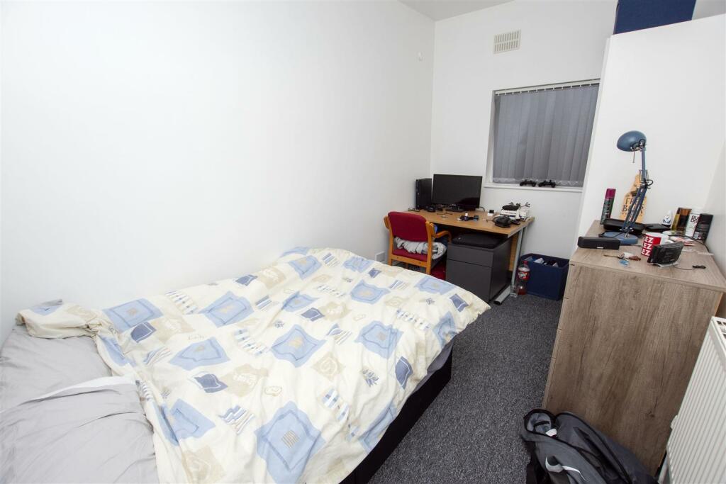 Additional property image - Oak Tree Lane, Selly Oak, B29