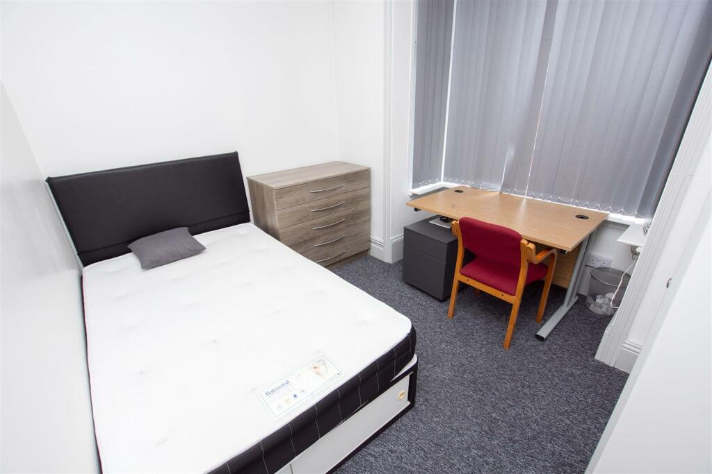 Additional property image - Oak Tree Lane, Selly Oak, B29
