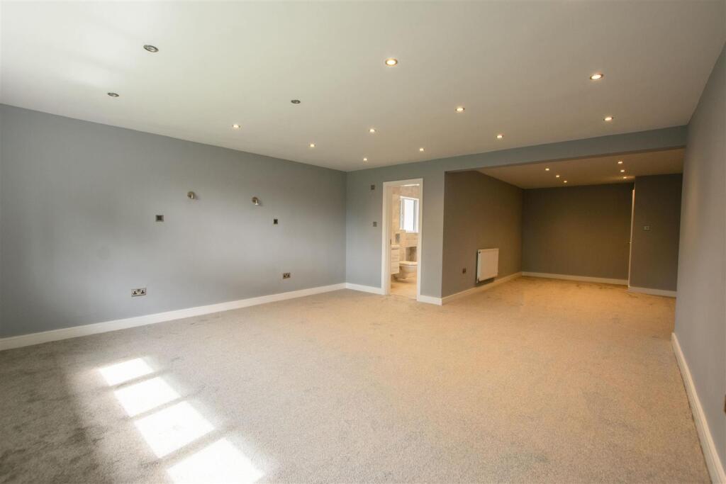 Additional property image - Rednal Road, Birmingham, B38