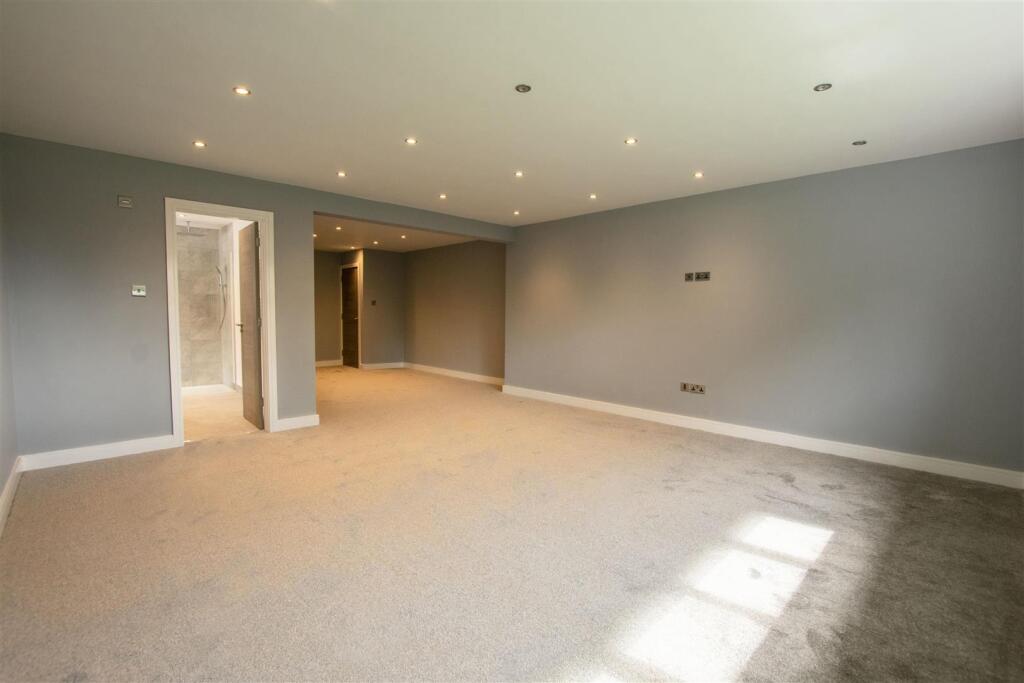 Additional property image - Rednal Road, Birmingham, B38