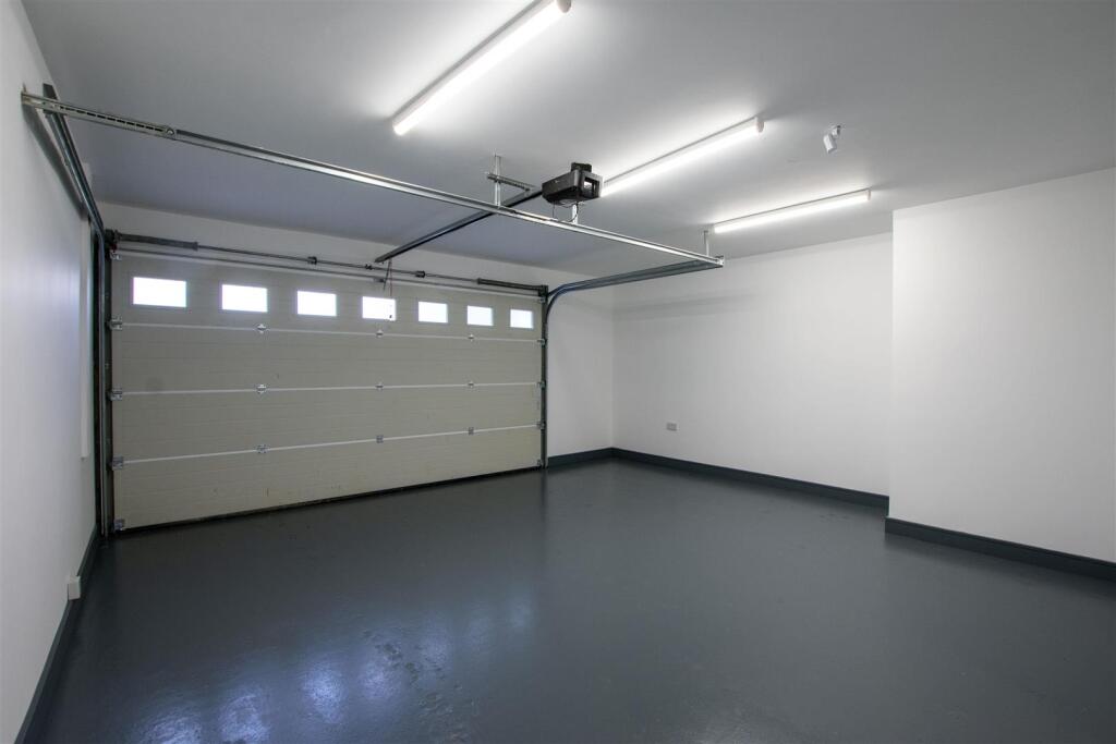 Additional property image - Rednal Road, Birmingham, B38