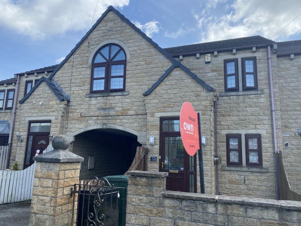 3 bedroom town house for sale in Quarryfields, Mirfield, WF14 0NT, WF14