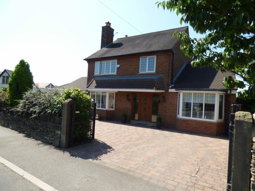 5 bedroom detached house for sale in Dunbottle Lane, Mirfield, WF14 9JH