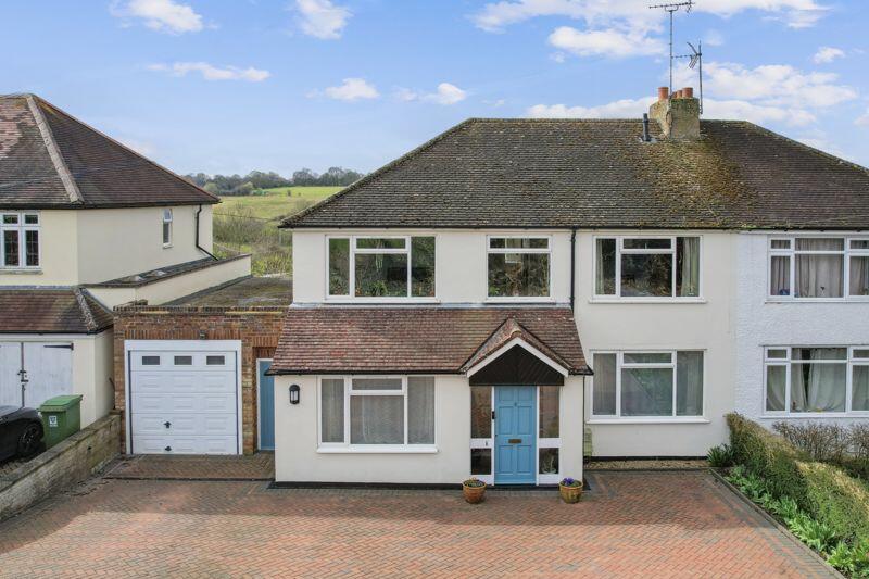 4 bedroom semidetached house for sale in Old Watling Street, Flamstead, AL3