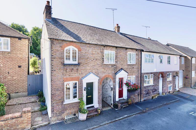 3 bedroom terraced house for sale in Street, Markyate, AL3