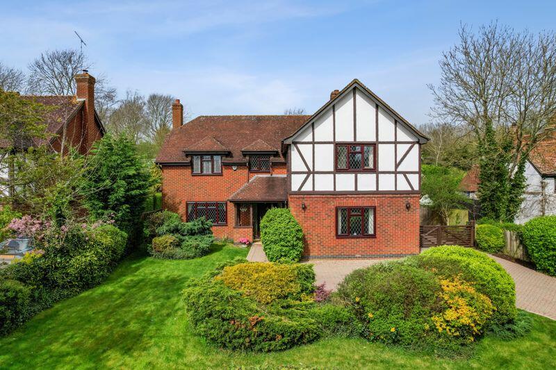 4 bedroom detached house for sale in High street, Eggington, LU7