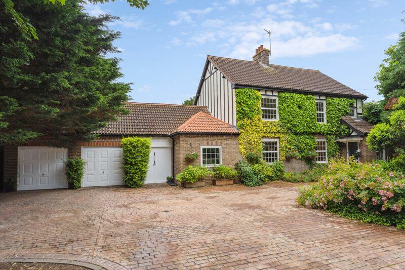 5 bedroom detached house for sale in Sundon Road, Houghton Regis, LU5