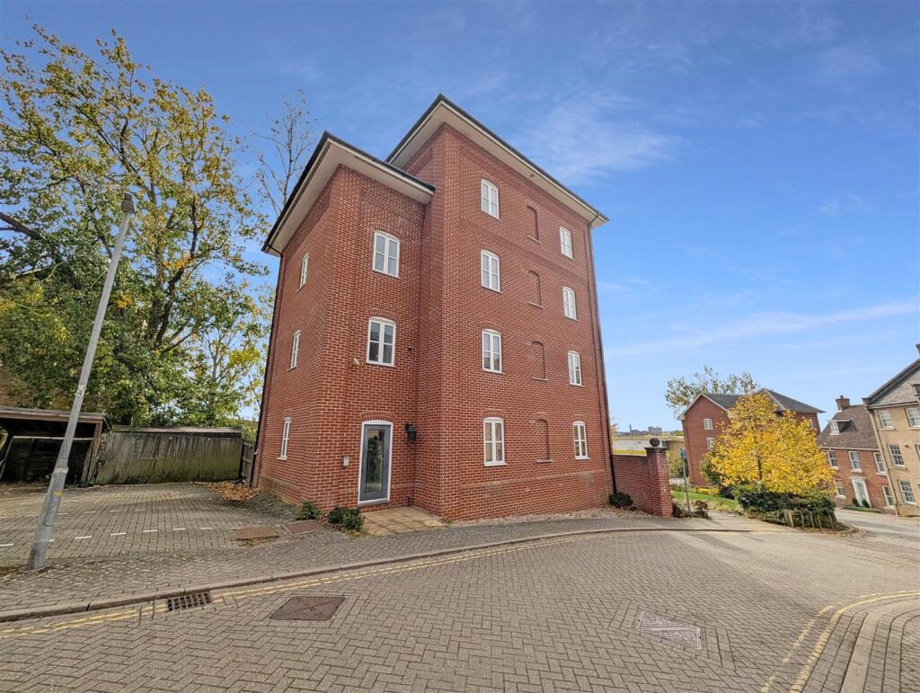 Main image of property: Groves Close, Colchester