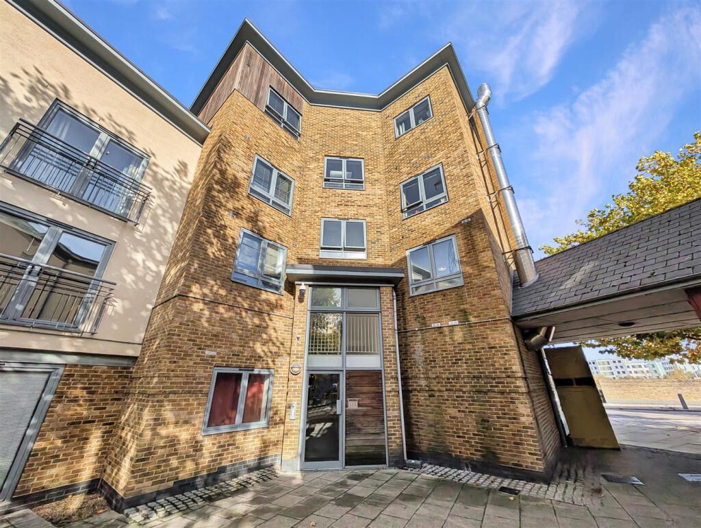 Main image of property: Ballantyne Drive, Colchester, CO2 8GL