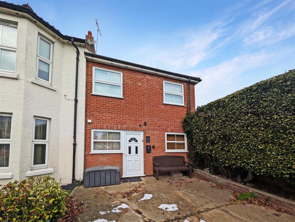 Main image of property: Maldon Road, Colchester, CO3 3BH