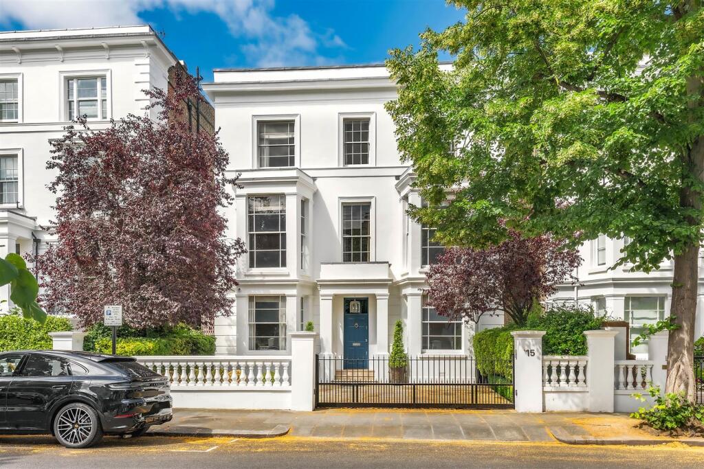 Main image of property: Pembridge Place W2