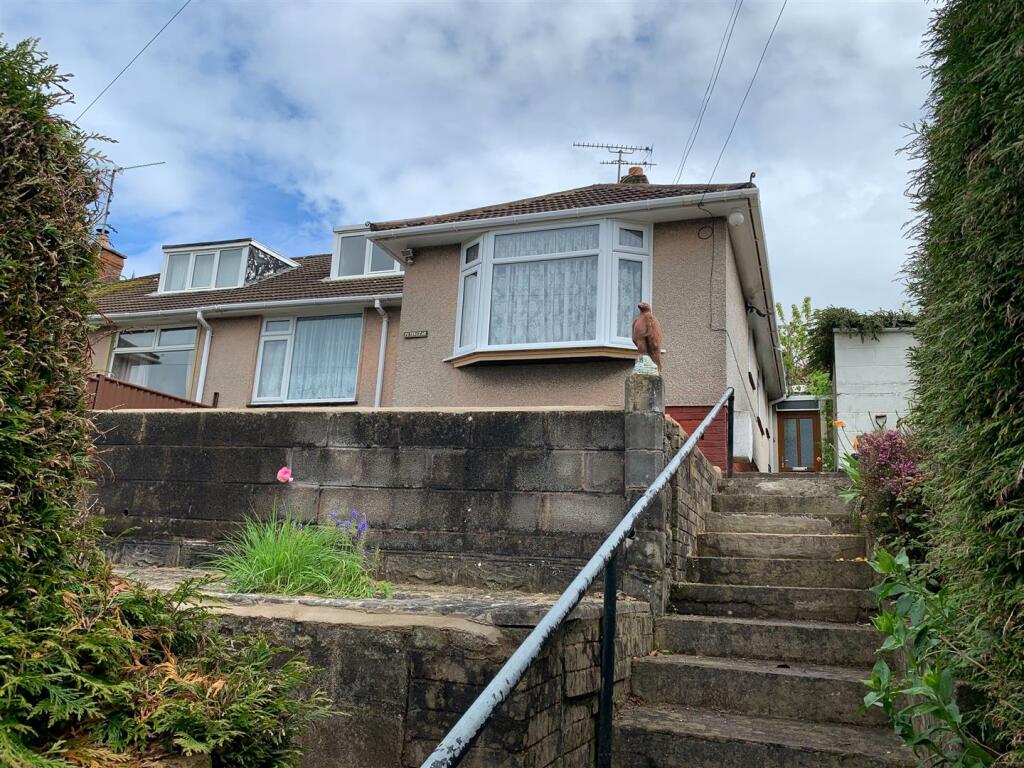 2 bedroom semidetached bungalow for sale in Greenway Road, Cinderford