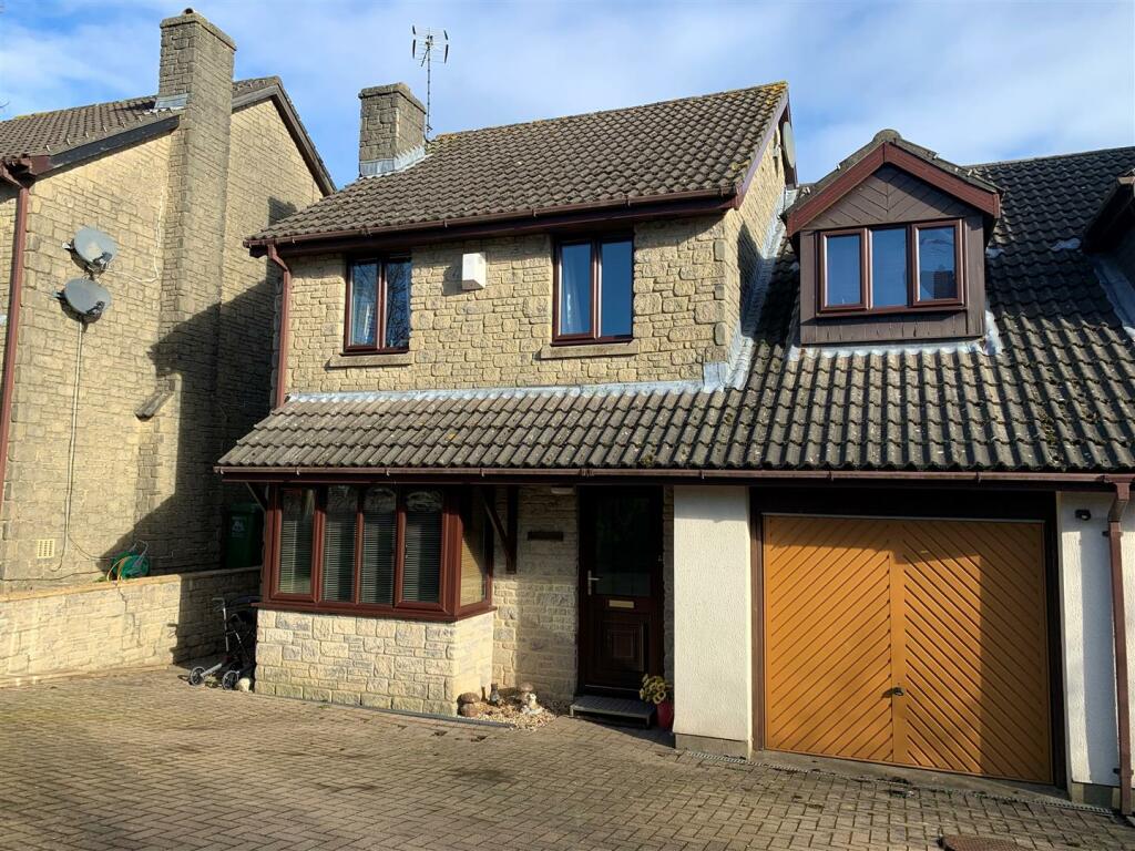 4 bedroom link detached house for sale in Ashfield Road, Drybrook, GL17