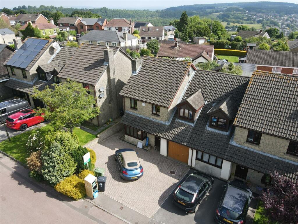 4 bedroom link detached house for sale in Ashfield Road, Drybrook, GL17