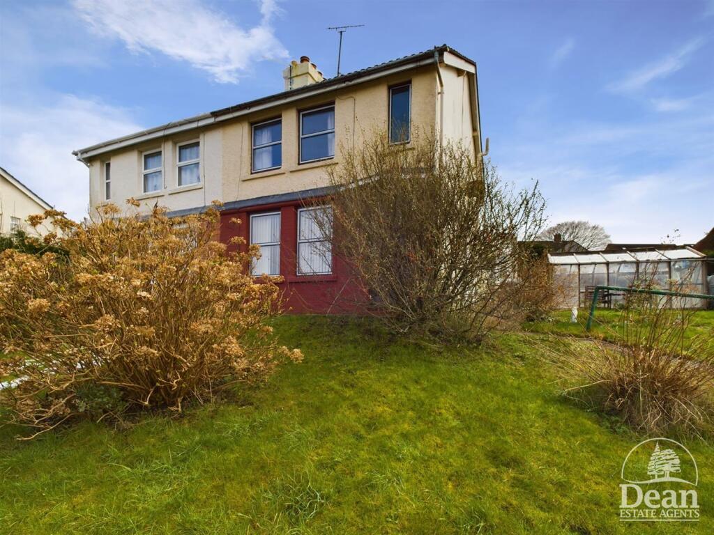 2 bedroom semidetached house for sale in Victoria Street, Cinderford, GL14