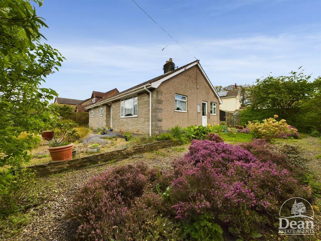 3 bedroom detached bungalow for sale in Woodland Place, Yorkley, Lydney