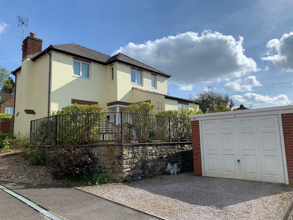 3 bedroom detached house for sale in Dockham Road, Cinderford, GL14