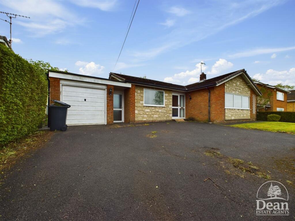 3 bedroom detached bungalow for sale in Buckshaft Road, Cinderford, GL14