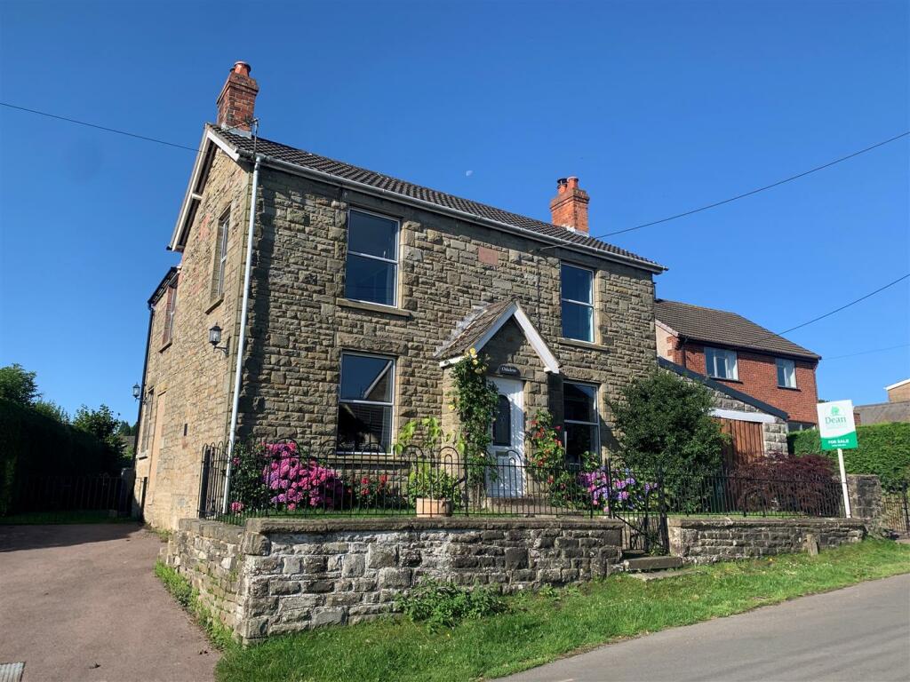 3 bedroom detached house for sale in Brockhollands Road, Bream, Lydney