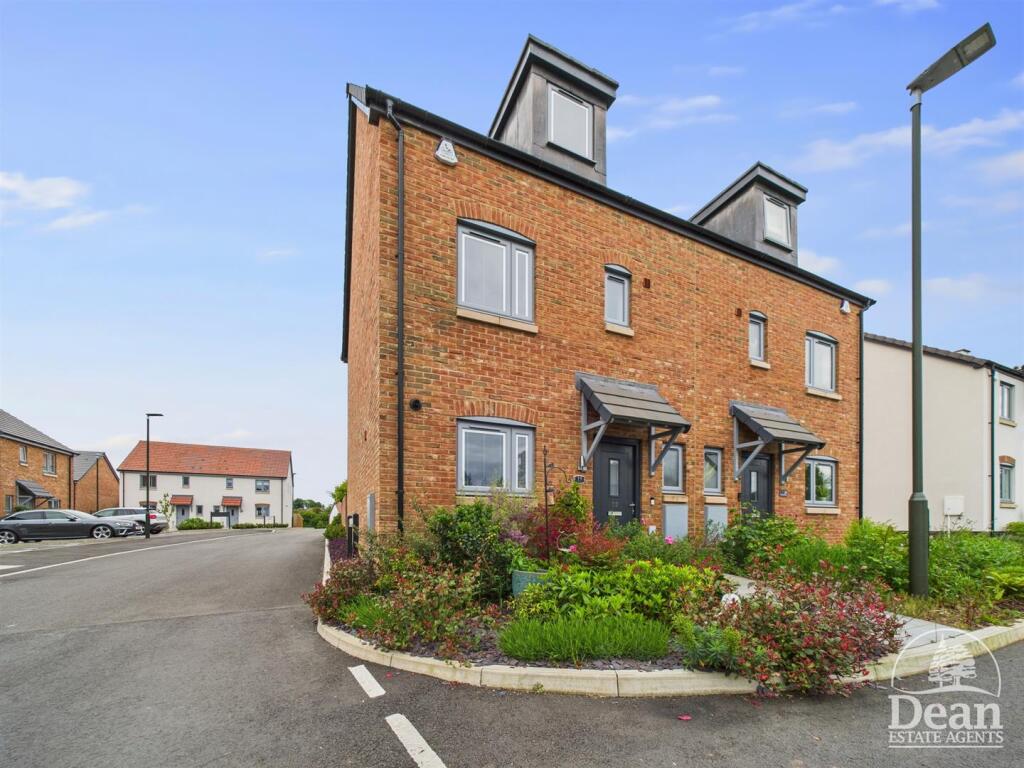 Main image of property: Severn Bank Avenue, Newnham On Severn