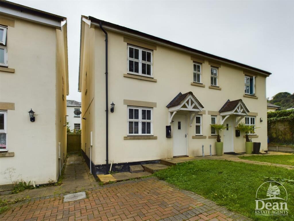 4 bedroom semidetached house for sale in Tuffley Court, Mitcheldean, GL17