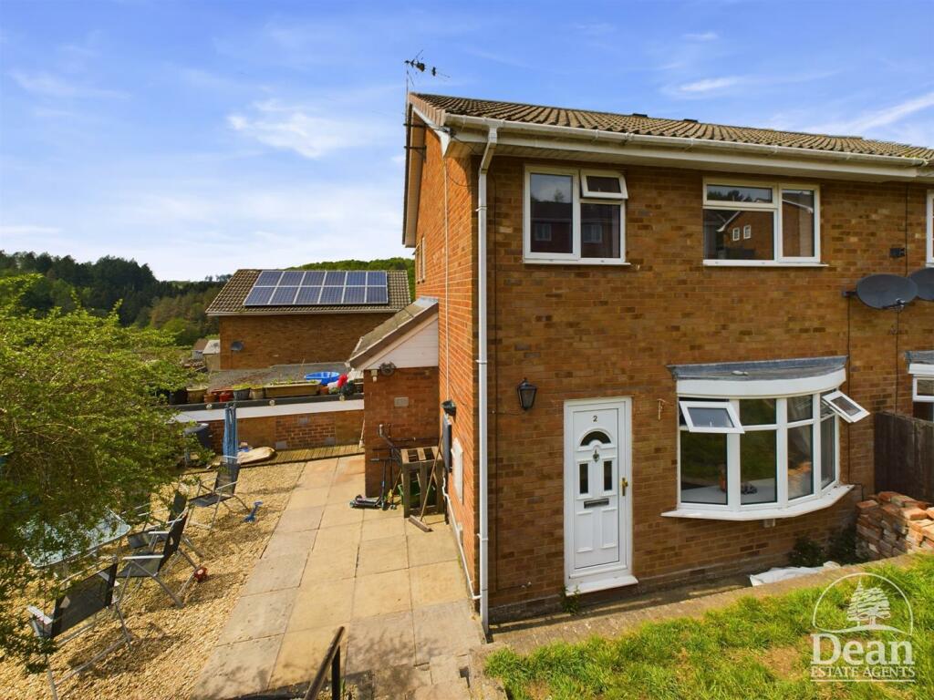 3 bedroom semidetached house for sale in Hudsons View, Cinderford, GL14