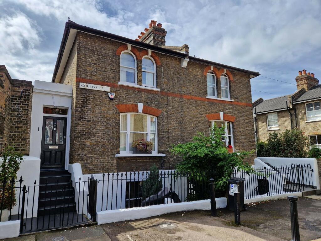 2 bedroom house for sale in Collins Street, London, SE3