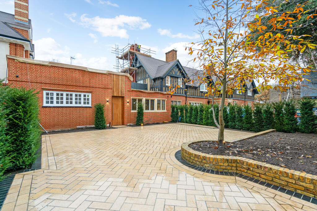 4 bedroom link detached house for sale in Blackheath Park, London, SE3