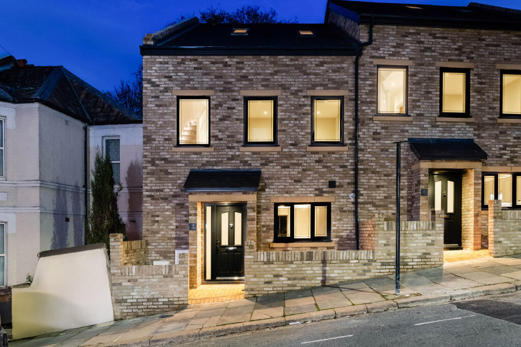 Main image of property: Masons Hill, London, SE18