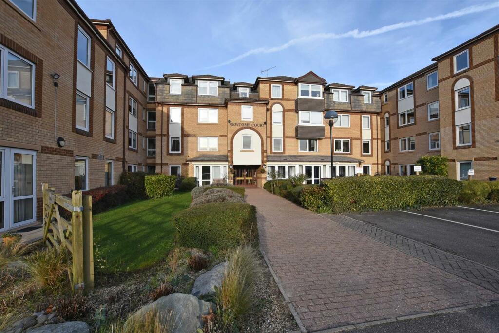 1 bedroom apartment for sale in Court, Stamford, PE9