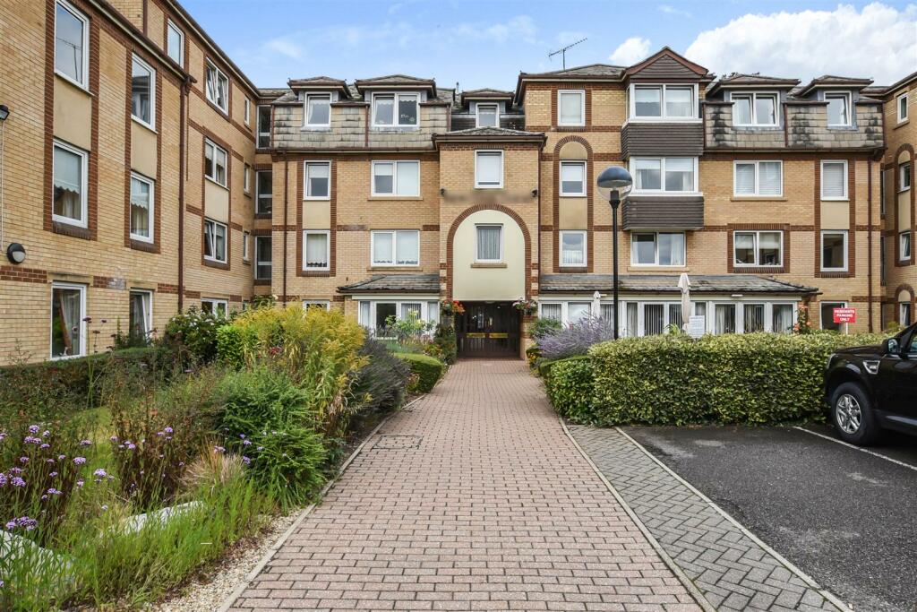 2 bedroom apartment for sale in Newcomb Court, Stamford, PE9