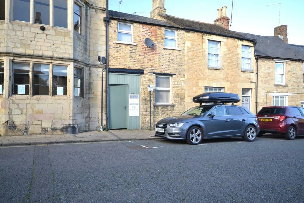 3 bedroom flat for rent in 3f St Leonards Street, Stamford, Lincs, PE9