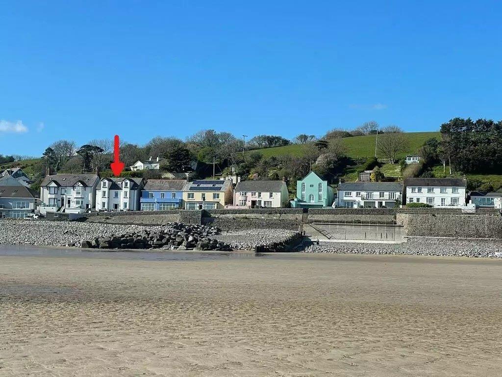 Main image of property: Flat 1 Glan Y Mor, Amroth, Narberth, Dyfed, SA67 8NG