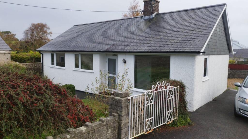 Main image of property: Gwenlli, Llanbedrog, Pwllheli, Gwynedd, LL53 7PG