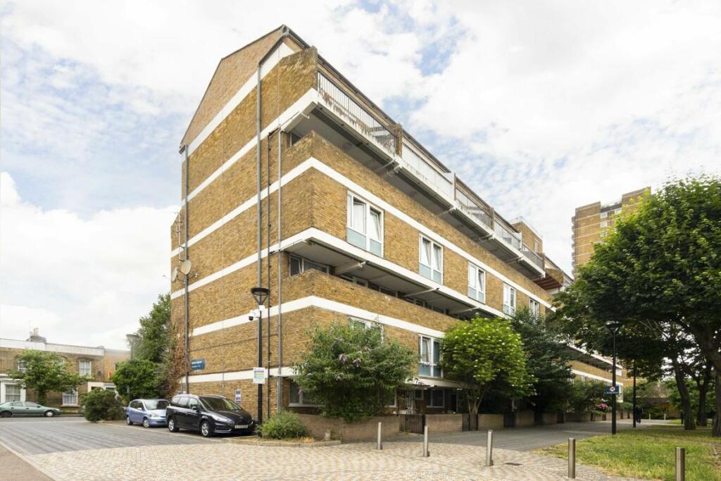 4 bedroom maisonette for rent in Hitchin Square, Bow, E3