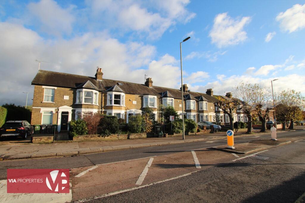 2 bedroom for rent in Turners Hill, Cheshunt, EN8