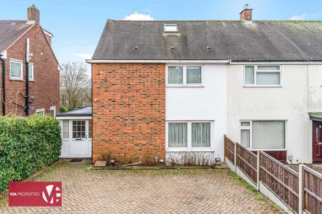 4 bedroom end of terrace house for sale in Winterscroft Road, Hoddesdon ...